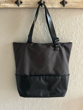 Targus Opin Purist Tote (Model OLO001) Laptop Bag with Shoulder Strap
